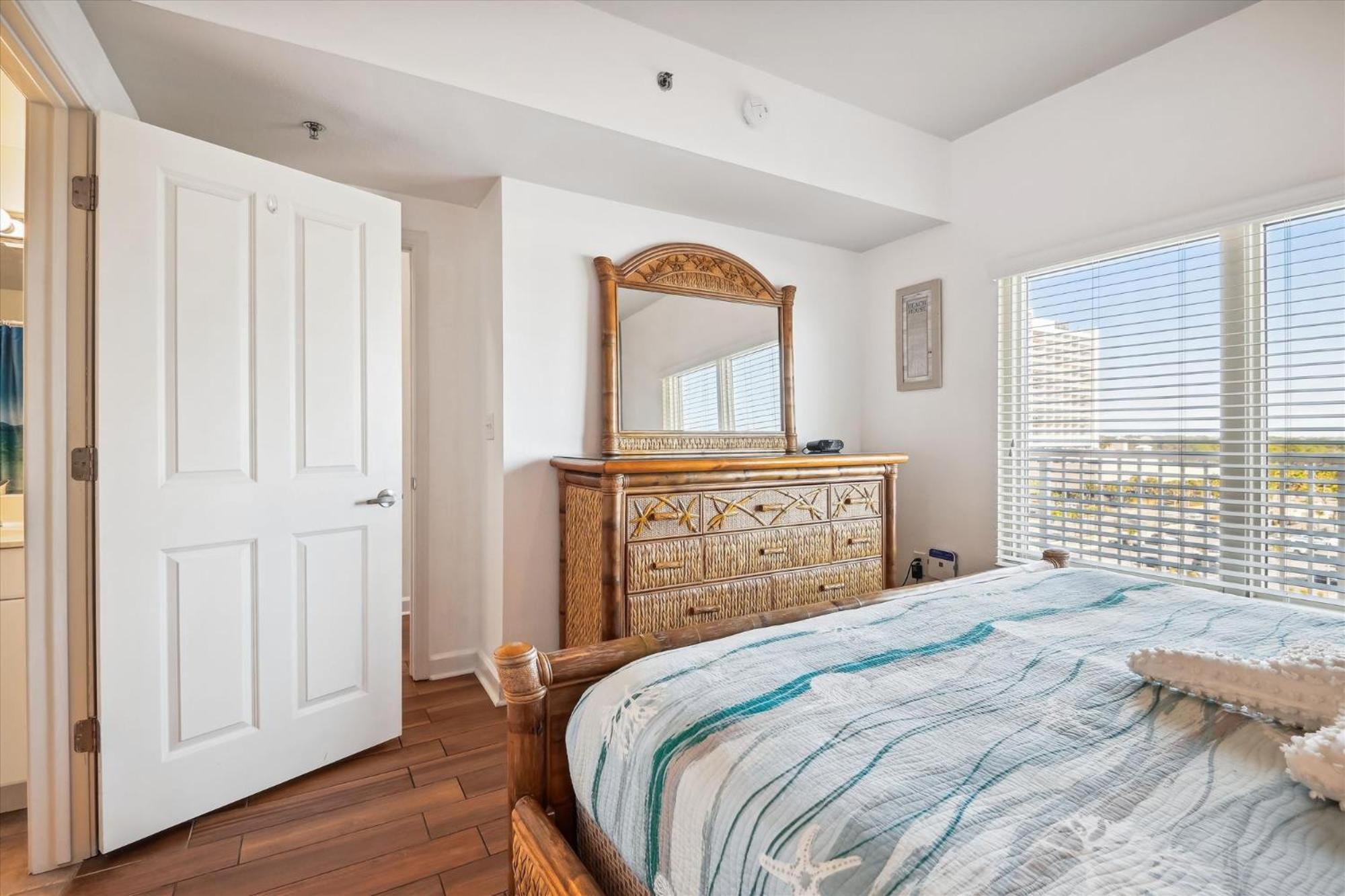 Apartment Shores Of Panama 726 - 1bdbunks, Sleeps 6, Sunset View! Reserved Parking Space! Free Fun! Panama City Beach