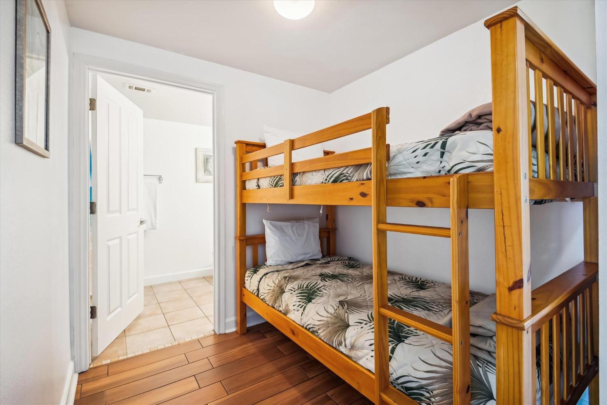 Shores Of Panama 726 - 1bdbunks, Sleeps 6, Sunset View! Reserved Parking Space! Free Fun! * Panama City Beach