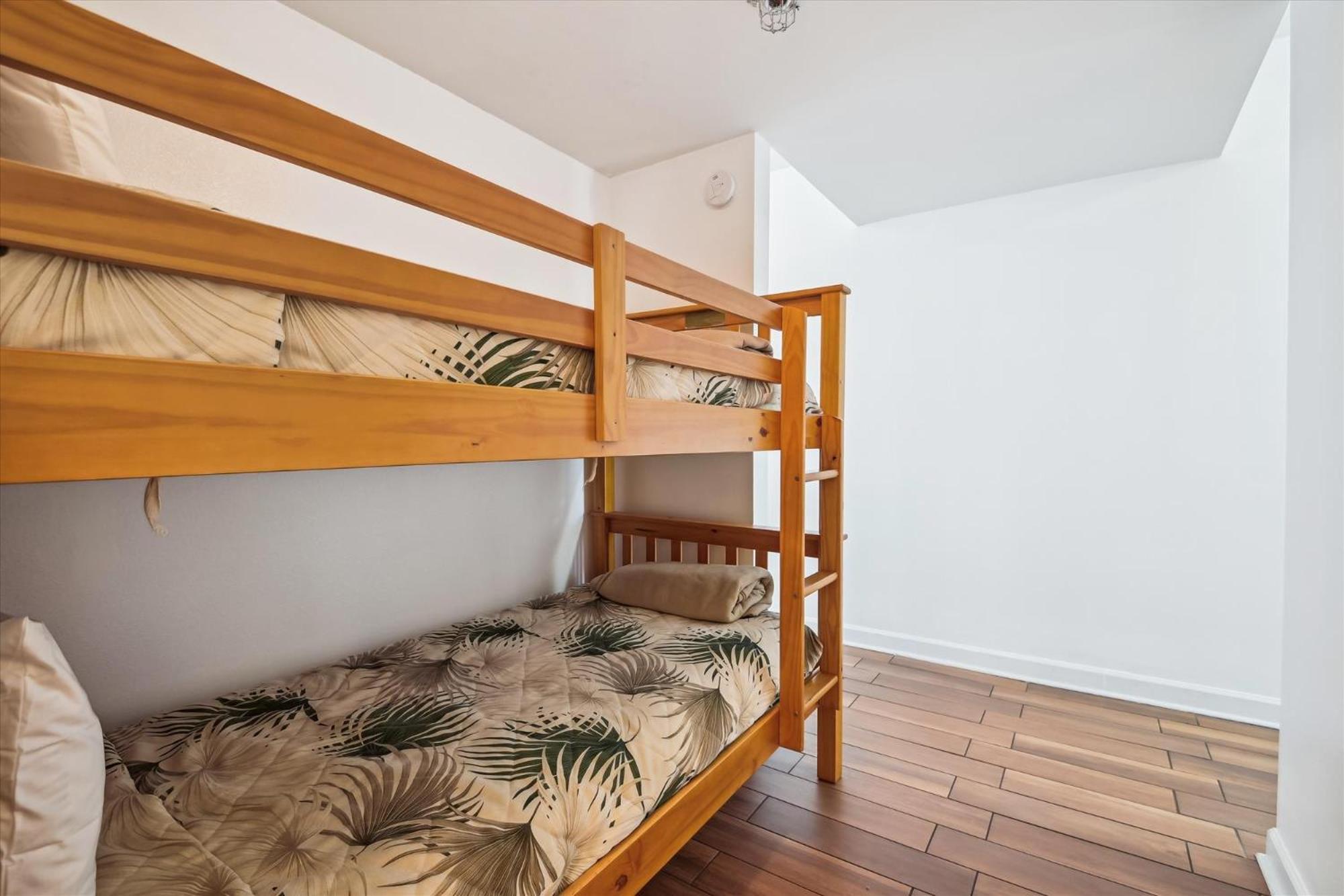 Shores Of Panama 726 - 1bdbunks, Sleeps 6, Sunset View! Reserved Parking Space! Free Fun! *